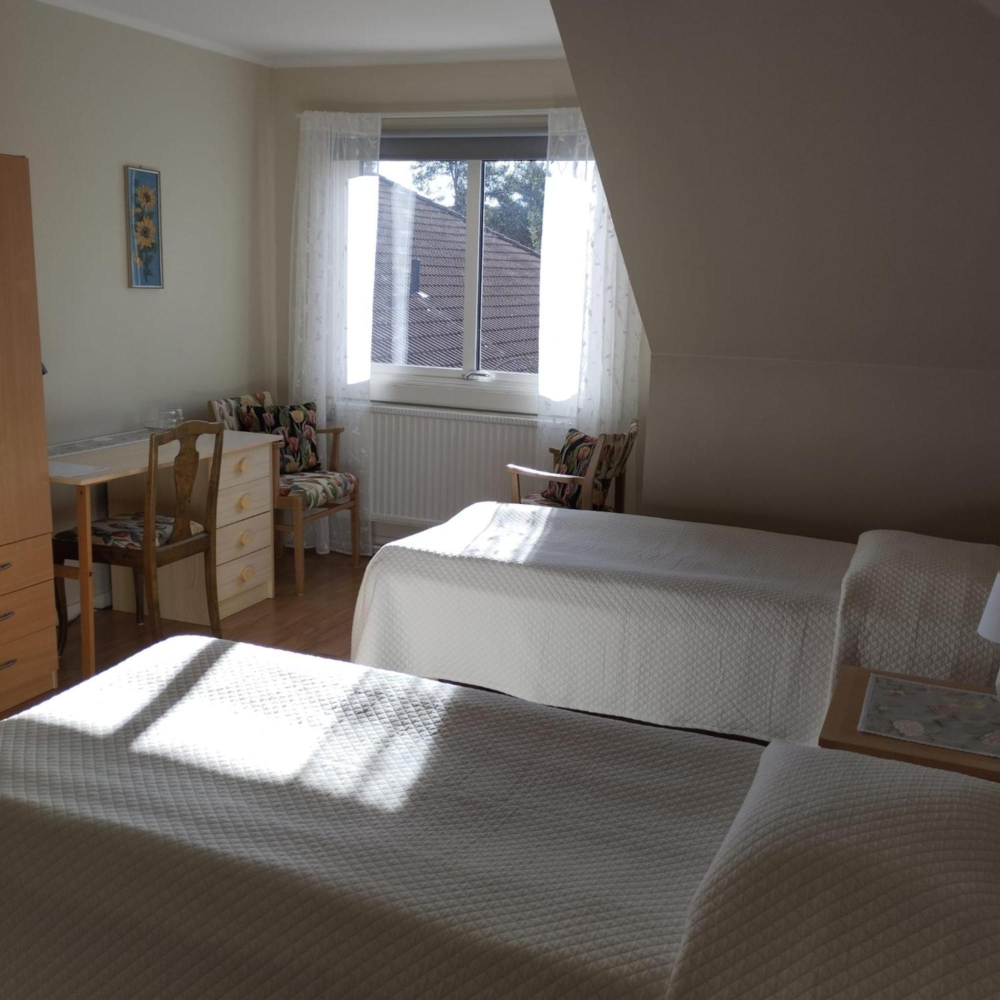 Bed and Breakfast Birgittagarden - Gaesthem - Birgittasystrarna à Falun Extérieur photo